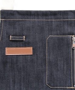 tablier-en-jean-zoom-sur-le-devant