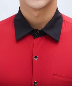 tablier-serveur-de-couleur-rouge-vue-sur-le-col